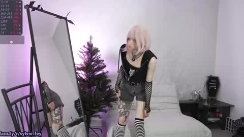 Sylvie online show from November 2025 04:26:02 AM