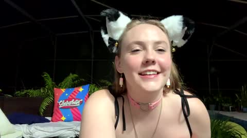 Snapshot of syndica chatting on October 2025 11:35:01 PM Jennah online show from October 2025 11:35:01 PM