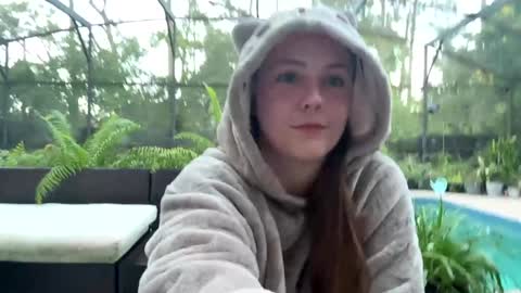 Snapshot of syndica chatting on October 2025 10:53:02 PM Jennah online show from October 2025 10:53:02 PM