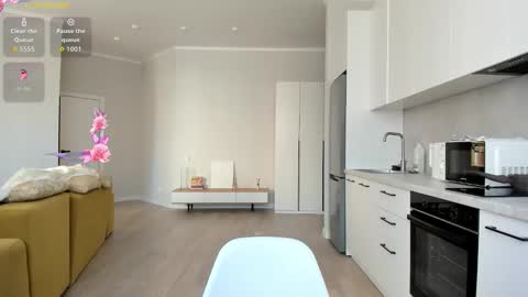 Mila online show from September 2025 08:48:02 AM