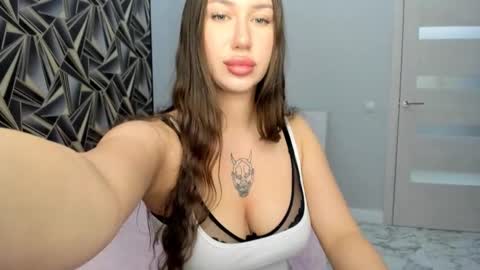 Snapshot of synop_sis chatting on December 2025 02:40:02 AM Mila online show from December 2025 02:40:02 AM