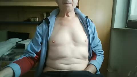 Snapshot of t5519t chatting on October 2025 11:44:02 AM t5519t online show from October 2025 11:44:02 AM