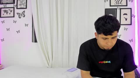 Snapshot of tainy_n_harley chatting on December 2024 04:53:02 AM Liam and Juli online show from December 2024 04:53:02 AM