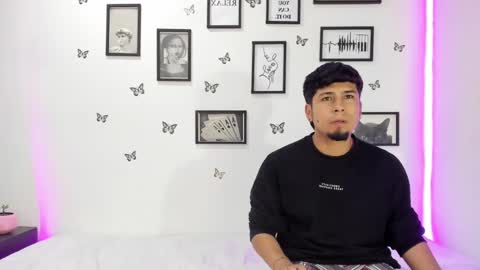 Snapshot of tainy_n_harley chatting on December 2024 08:35:01 AM Liam and Juli online show from December 2024 08:35:01 AM