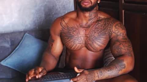 Tairon Tucke online show from January 2025 08:52:02 PM