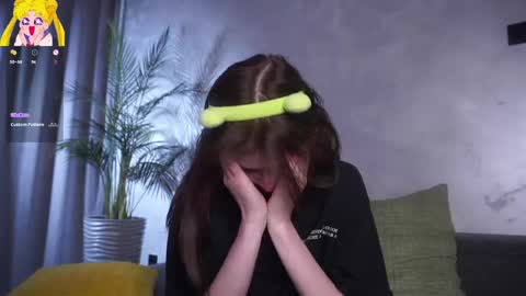 Mia online show from April 2026 02:51:01 AM