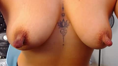 taliana36 online show from November 2025 01:33:02 PM