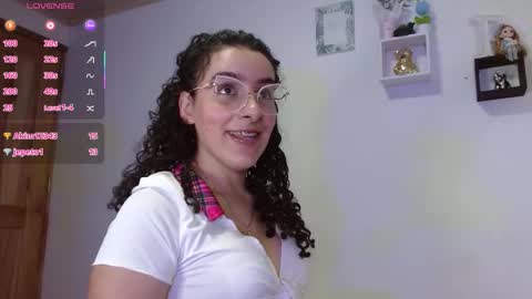 Snapshot of tamara_lemick chatting on September 2025 03:35:02 PM Tamara Lemick online show from September 2025 03:35:02 PM