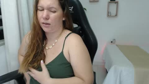 Snapshot of tamy_shine87 chatting on December 2024 12:31:01 AM Im Samy online show from December 2024 12:31:01 AM