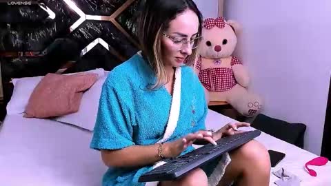 Tania online show from April 2026 03:17:02 PM