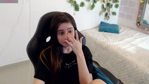 Tania  online show from January 2025 10:33:02 PM