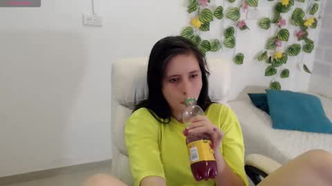 Tania  online show from December 2025 05:18:02 PM