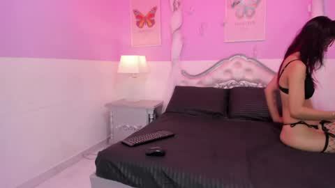 Tania Pierce online show from May 2026 12:21:02 PM