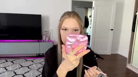 Snapshot of tanyaquartaro chatting on February 2026 11:03:01 AM Alisa online show from February 2026 11:03:01 AM