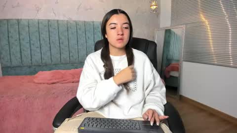 Snapshot of tara_parker chatting on February 2026 01:18:02 PM Tara online show from February 2026 01:18:02 PM