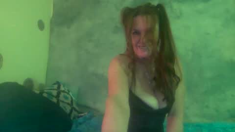 Snapshot of taralynn7136 chatting on January 2025 05:34:01 AM tara lynn online show from January 2025 05:34:01 AM