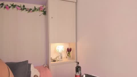  T A R A  online show from November 2025 08:16:01 PM