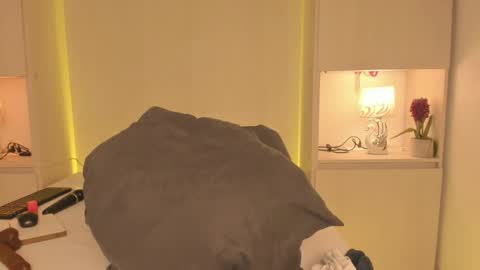  T A R A  online show from December 2025 04:46:02 PM