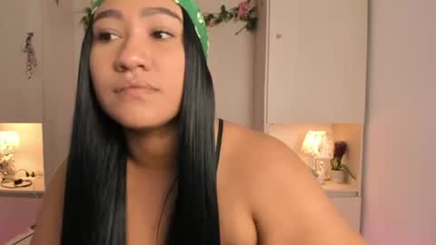 Snapshot of tarawiilson_ chatting on June 2026 04:32:02 AM T A R A online show from June 2026 04:32:02 AM