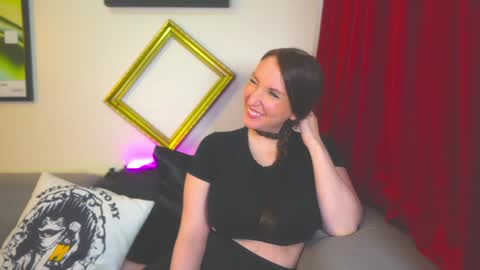 Vivian  Clark online show from November 2025 03:01:01 PM