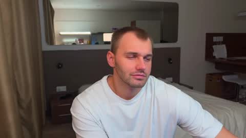 Snapshot of tasty_justin chatting on November 2025 03:28:01 AM My shows 2100500 UTC3 online show from November 2025 03:28:01 AM