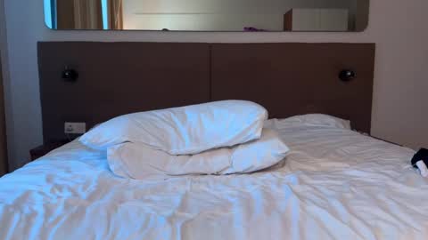 Snapshot of tasty_justin chatting on November 2025 07:38:02 AM My shows 2100500 UTC3 online show from November 2025 07:38:02 AM