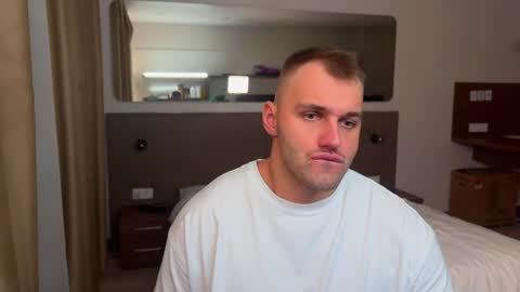 Snapshot of tasty_justin chatting on November 2025 06:35:02 PM My shows 2100500 UTC3 online show from November 2025 06:35:02 PM