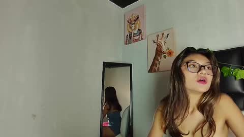 Snapshot of tatiana_mendoza chatting on March 2025 08:38:02 PM tatiana_mendoza online show from March 2025 08:38:02 PM