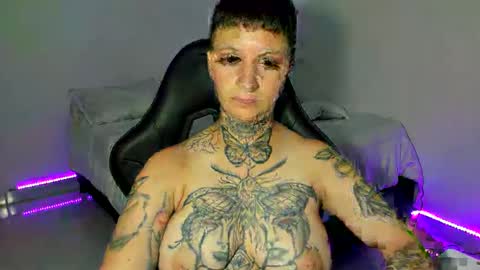 Snapshot of tatoo_girl chatting on January 2025 04:50:02 PM jess online show from January 2025 04:50:02 PM