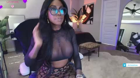 Snapshot of tatted_vixen chatting on March 2026 06:12:01 PM Tatted Queen online show from March 2026 06:12:01 PM