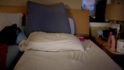 tattooed love boy online show from November 2025 05:10:01 AM