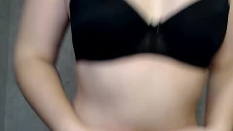 Taya online show from December 2025 11:14:02 PM