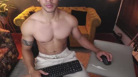 Tayler online show from November 2025 01:29:01 AM