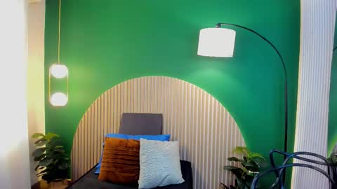 Taylor Bennet online show from November 2025 12:07:01 PM