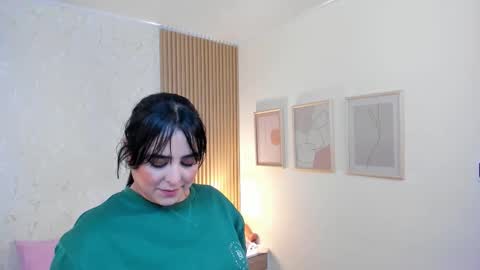 Taylor Bennet online show from November 2025 12:15:01 PM