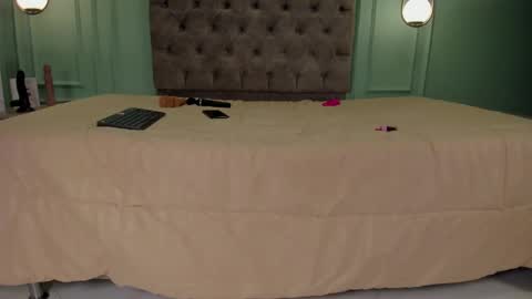 Taylor  online show from January 2025 09:27:01 AM