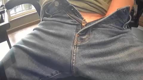 Snapshot of taylorsguy chatting on December 2024 07:19:02 PM taylorsguy online show from December 2024 07:19:02 PM