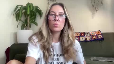 Snapshot of taylorslittlekingdom chatting on September 2025 03:40:02 AM Taylor online show from September 2025 03:40:02 AM