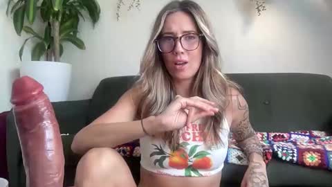 Snapshot of taylorslittlekingdom chatting on September 2025 02:46:01 AM Taylor online show from September 2025 02:46:01 AM