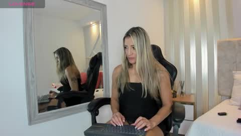 tayra online show from December 2024 07:07:02 PM