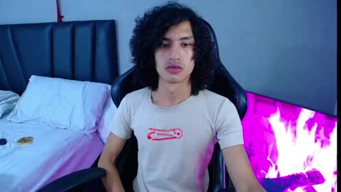 Tayron online show from April 2026 07:17:02 PM