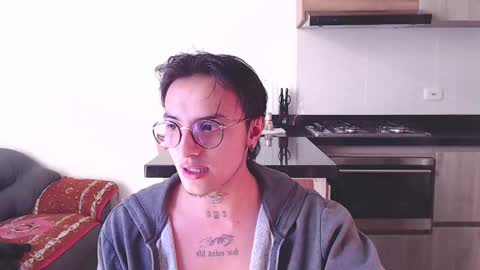 Snapshot of te0__0 chatting on February 2025 12:47:02 PM Teo independent model online show from February 2025 12:47:02 PM