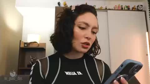 Snapshot of te_para_dos chatting on September 2025 04:40:01 PM Leo and Luna online show from September 2025 04:40:01 PM