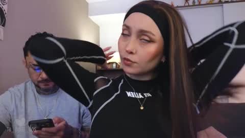 Snapshot of te_para_dos chatting on October 2025 04:15:02 PM Leo and Luna online show from October 2025 04:15:02 PM