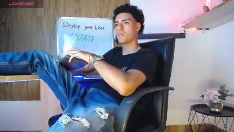 Snapshot of teamporn_18 chatting on January 2025 11:33:01 PM Danger online show from January 2025 11:33:01 PM