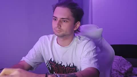 Snapshot of teasenova chatting on November 2025 06:09:02 PM Vlad online show from November 2025 06:09:02 PM