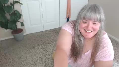 teases online show from October 2025 06:49:02 PM