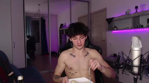 Snapshot of teddy_mode chatting on December 2024 06:59:01 PM Teddy online show from December 2024 06:59:01 PM