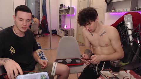 Snapshot of teddy_mode chatting on December 2024 01:22:02 PM Teddy online show from December 2024 01:22:02 PM