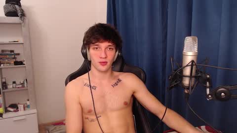 Snapshot of teddy_mode chatting on December 2024 10:13:01 PM Teddy online show from December 2024 10:13:01 PM